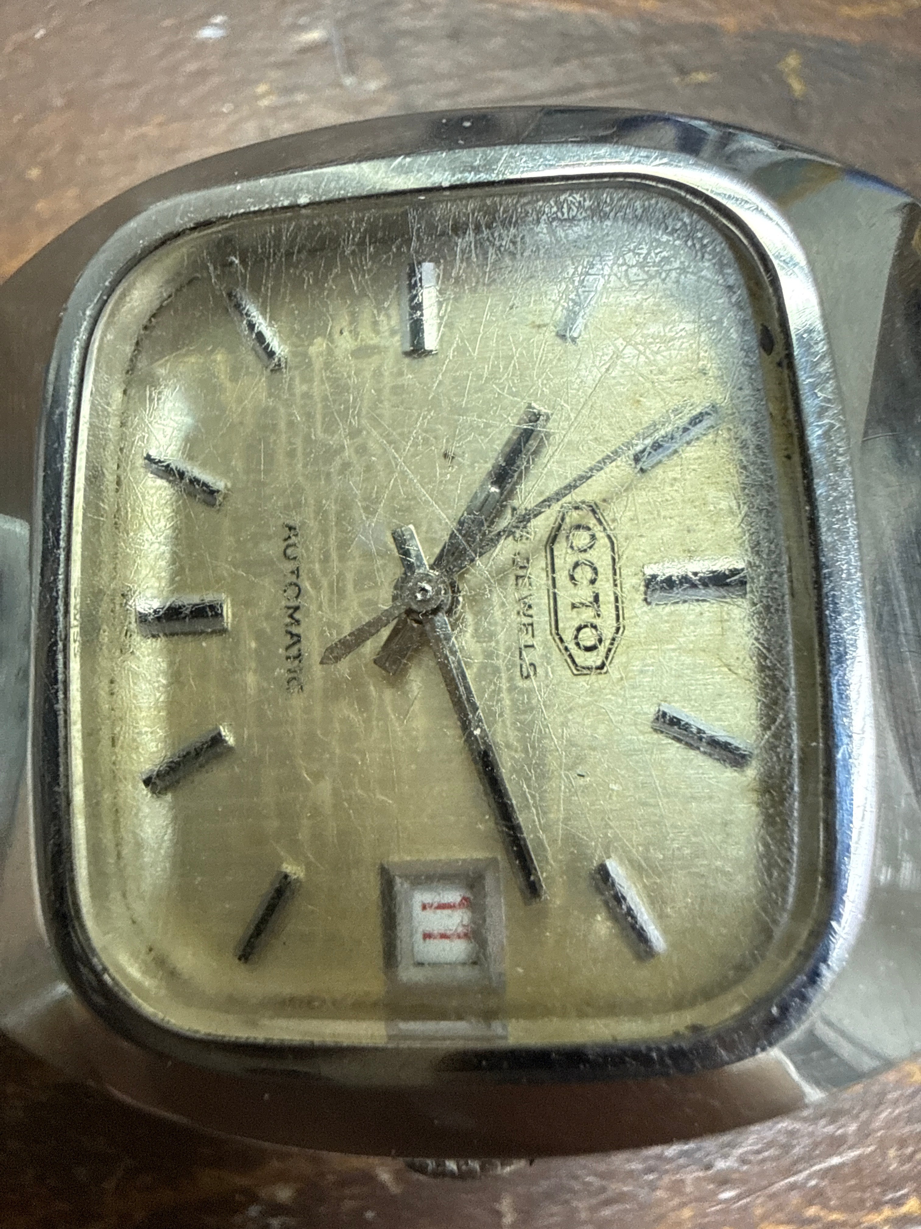 [少有ETA 2784高頻] 1970s Vintage OCTO 樂都方形電視機殼｜28,800 高振頻名機 (快跳日曆)・天然蜘蛛網龜裂紋銀面 (Spider Dial)・超美原裝一體式五珠鋼帶 (16.5cm)