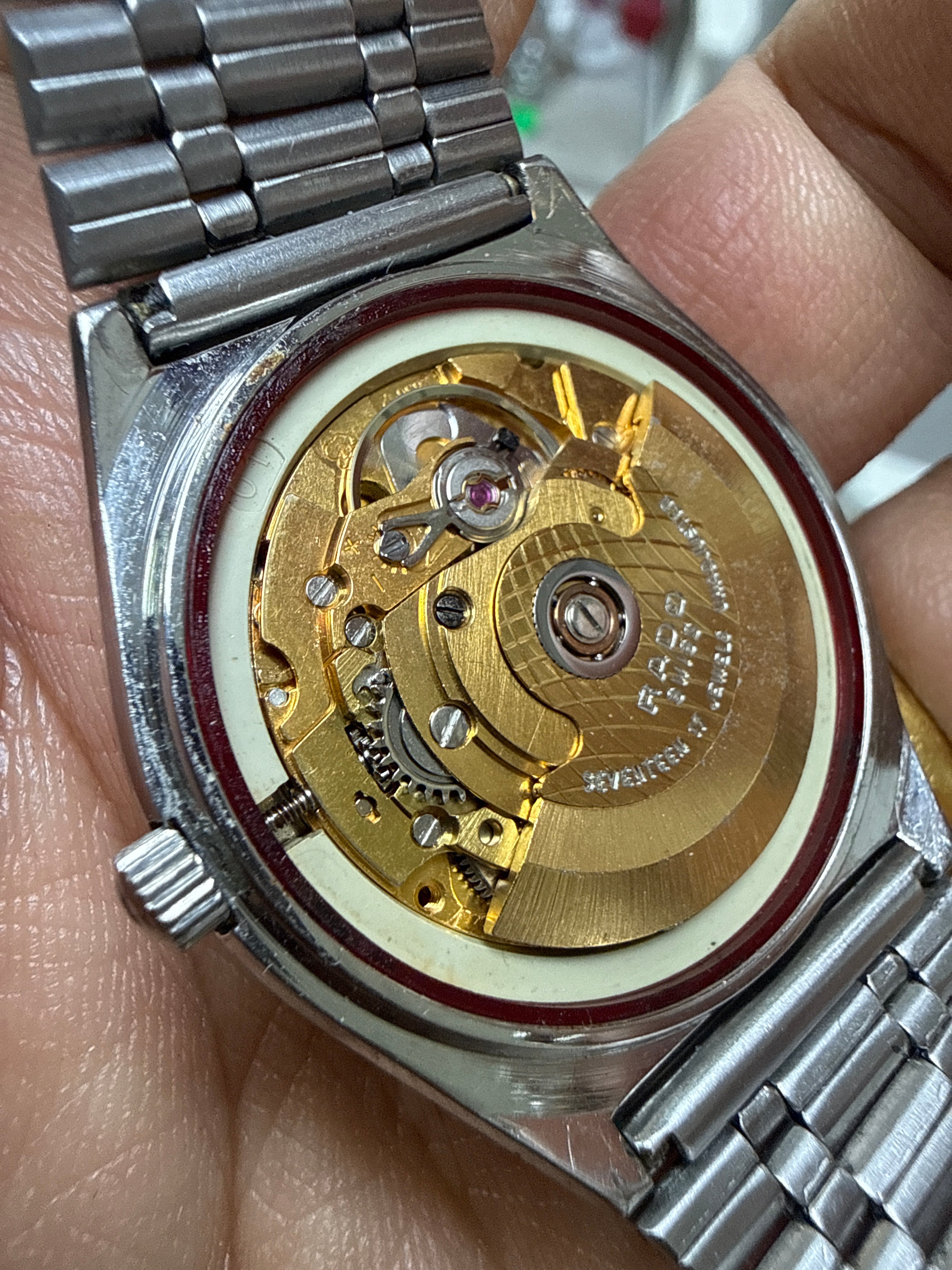 [紅底旋轉錨標] 1970s Vintage RADO Voyager 雷達航行者｜瑞士 ETA 2836 自動雙曆名機・經典六角幾何外殼・中文星期日曆・9.5mm 纖薄貼手・原廠薄身鋼帶 (16cm)