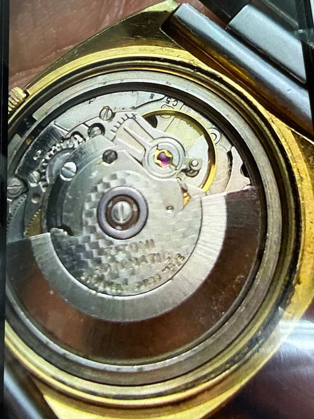 [已抹油高頻名機] 1970s Vintage Titoni Swing Star 梅花旋風之星｜金色粗拉絲樹皮紋面・瑞士 ETA 2790-1 (28,800 vph)・電視機型外殼・原裝梅花鋼帶