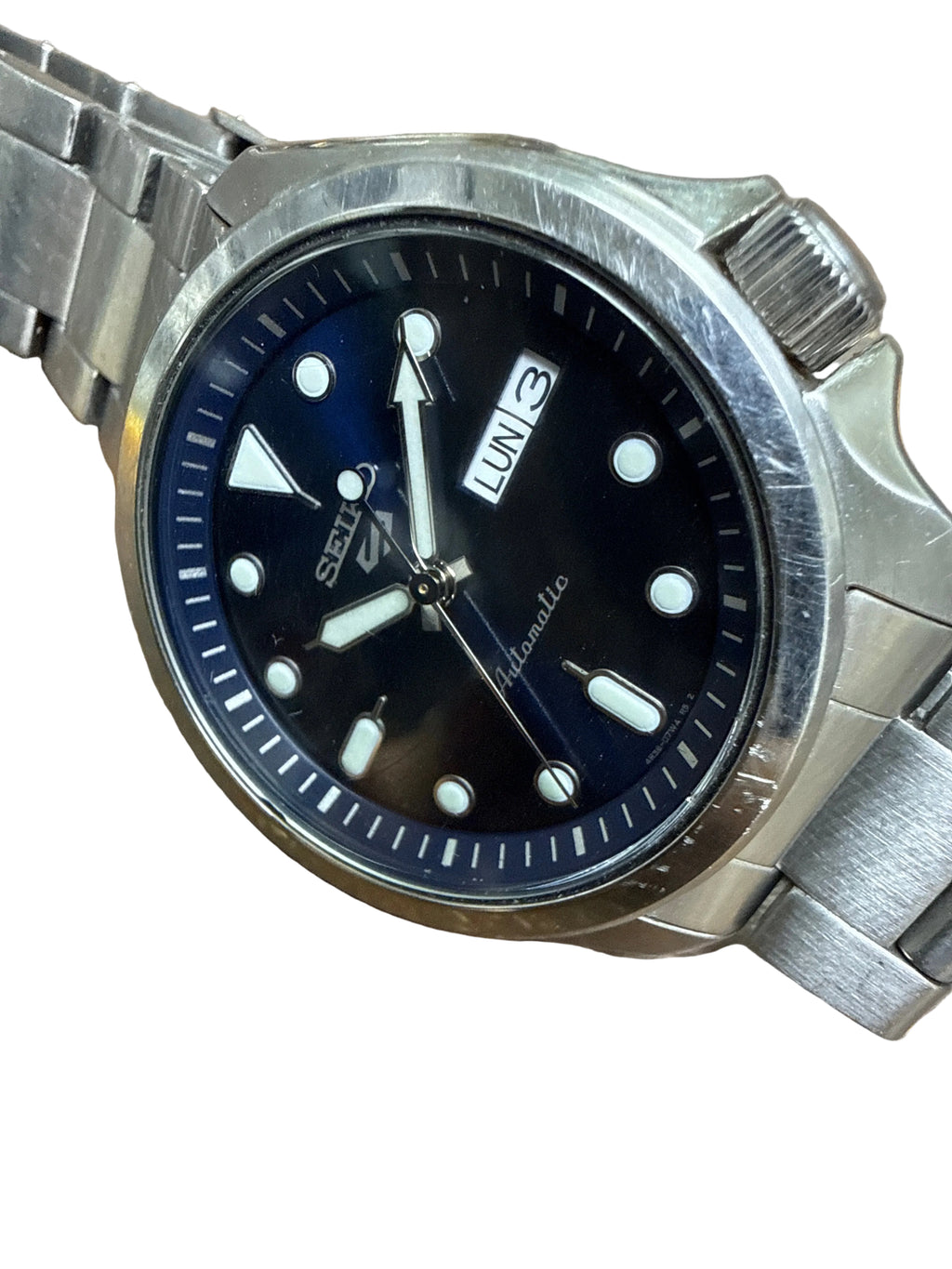 [新世代電光藍] Seiko 5 Sports 運動自動鋼錶 (SRPE)｜日本 4R36 名機 (停秒+手上鏈)・奢華太陽放射電光藍面・LumiBrite 強夜光・透視底蓋・原裝三板鋼帶 (18cm)