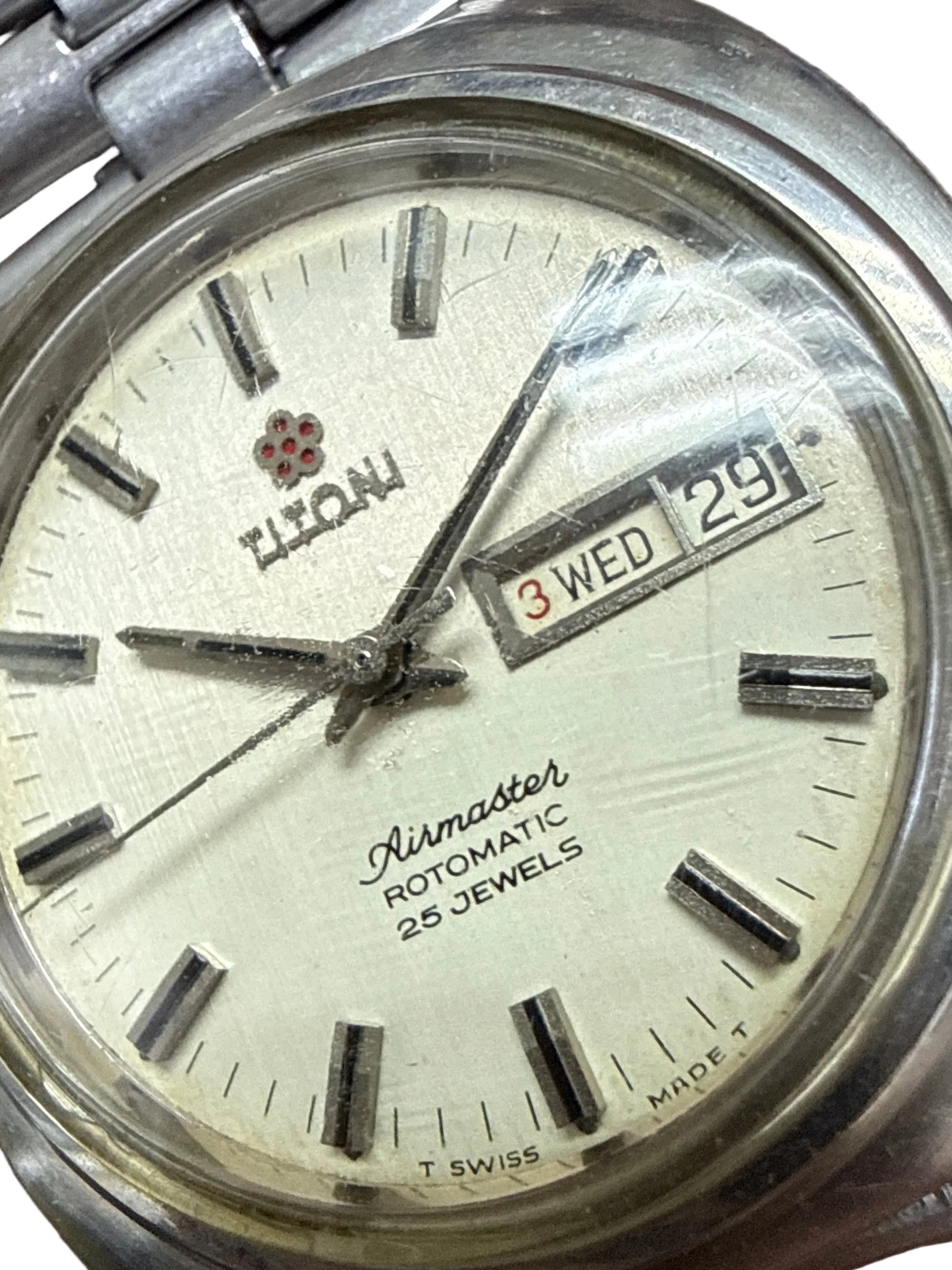 [經典鮑魚殼空霸] 1970s Vintage Titoni Airmaster 梅花空霸雙曆錶｜瑞士 ETA 2836-2 打花名芯 (快跳雙曆)・立體拉絲變色奶白紋面・經典立體紅梅花・原裝 TITONI 鋼帶 (17.5cm)