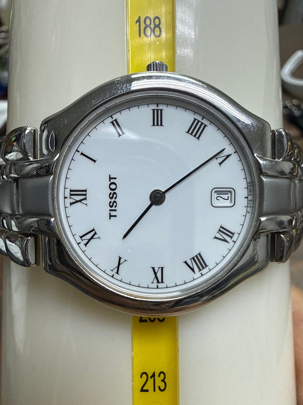 [極致6mm超薄白瓷面] 1990s Vintage Tissot 瑞士石英正裝錶｜純白瓷感羅馬字盤・軌道刻度・6點位對稱日曆・立體拋光噴砂原裝鋼帶 (Full Links 全齊格)
