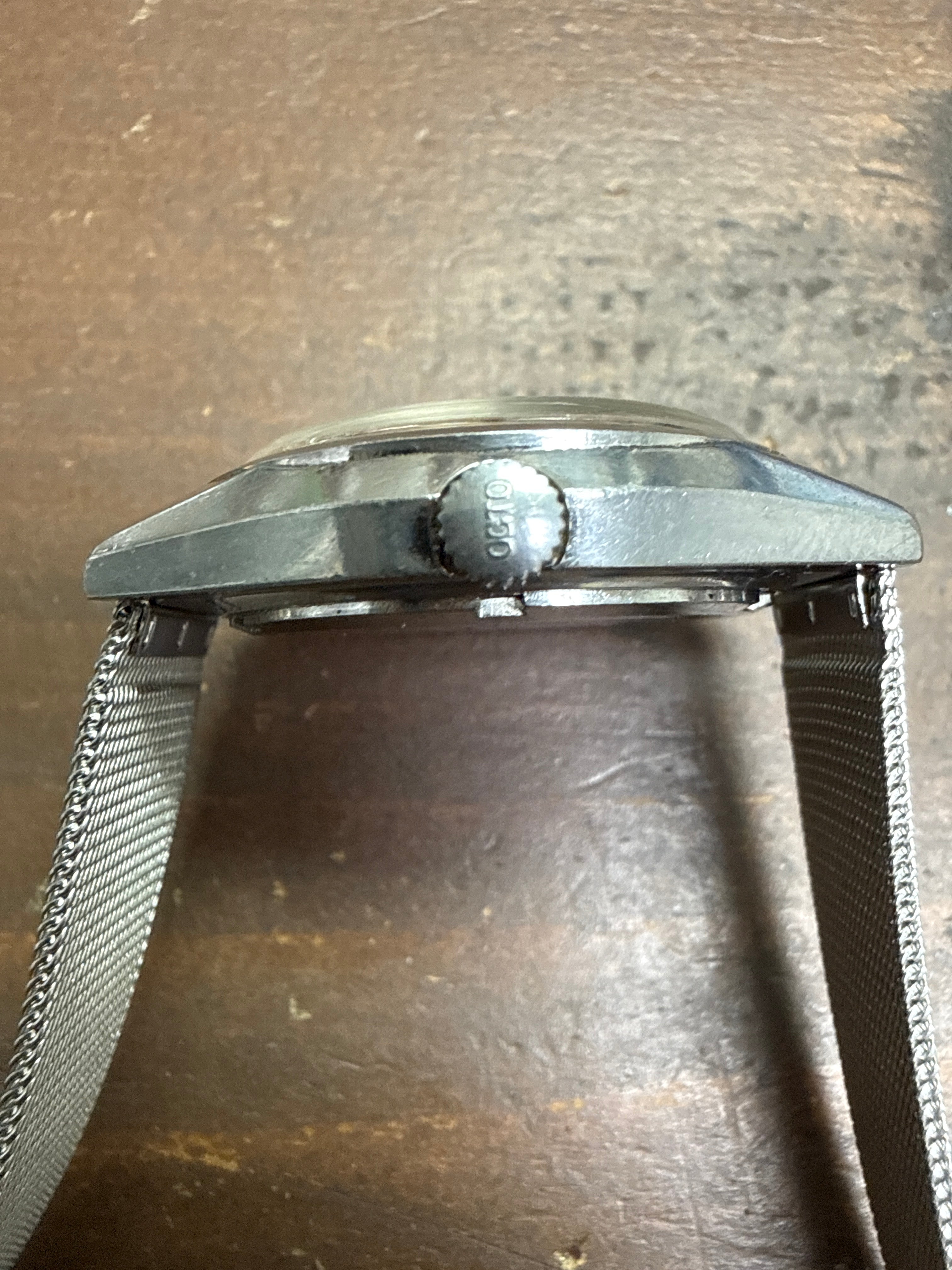 [平玩70年代飛彈老味] Vintage OCTO Missilemaster 樂都飛彈之王｜瑞士 FHF ST 96-4 手動名芯 (擺幅200°+)・12點立體章配草寫飛彈字・慢跳日曆・精鋼米蘭帶