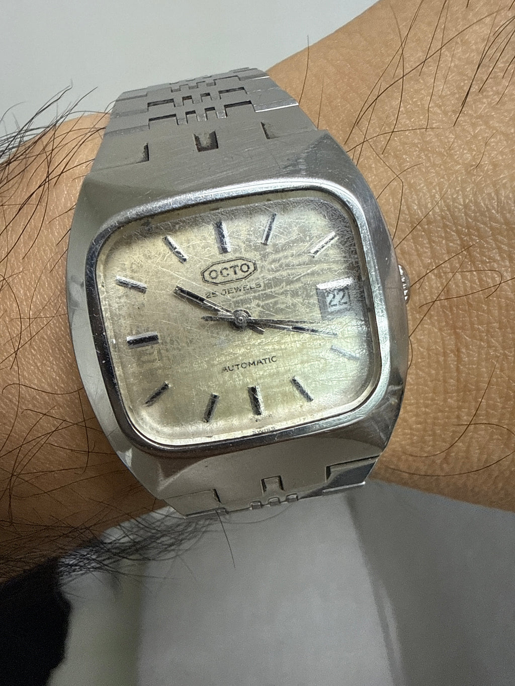 [少有ETA 2784高頻] 1970s Vintage OCTO 樂都方形電視機殼｜28,800 高振頻名機 (快跳日曆)・天然蜘蛛網龜裂紋銀面 (Spider Dial)・超美原裝一體式五珠鋼帶 (16.5cm)