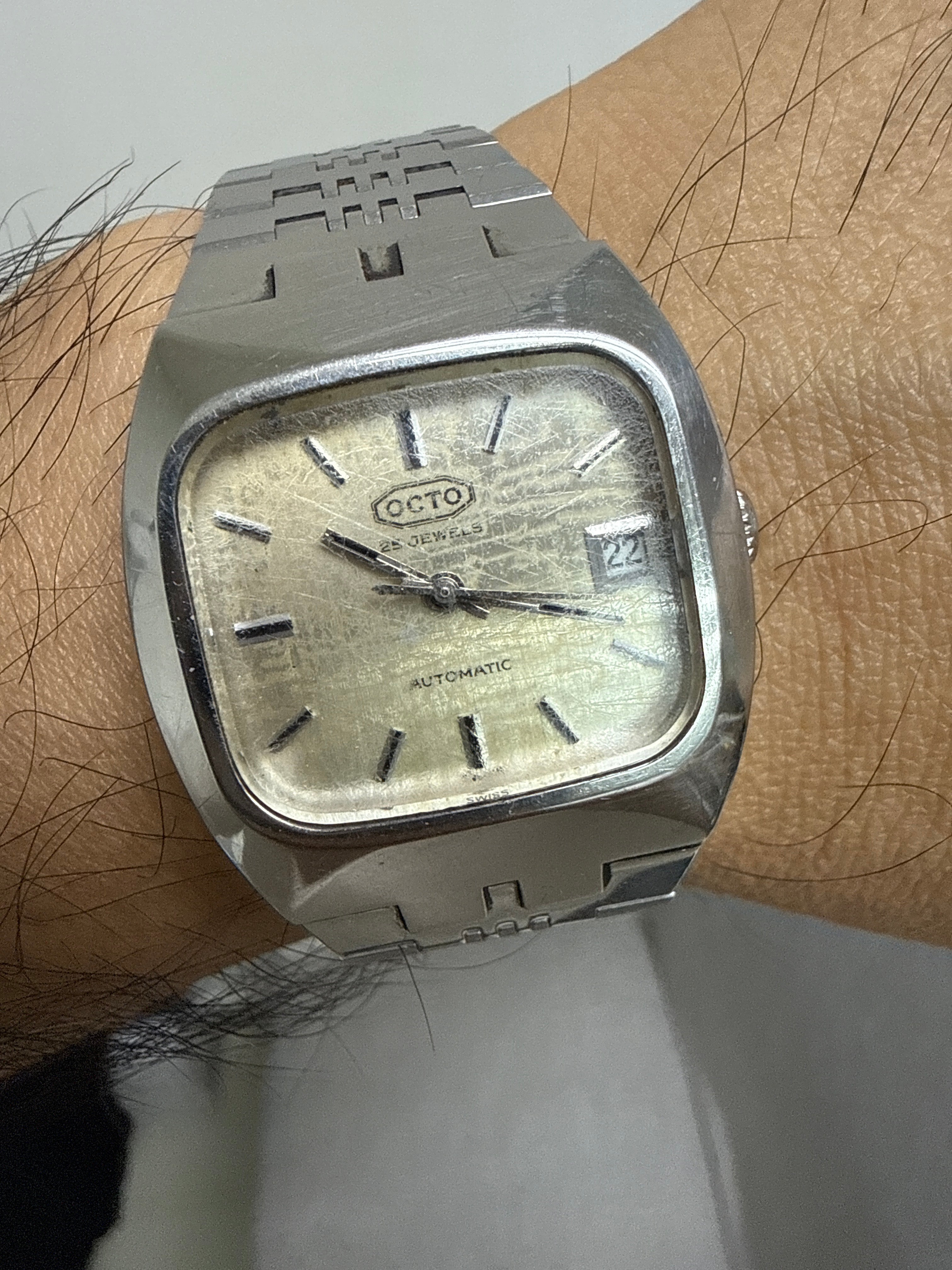 [少有ETA 2784高頻] 1970s Vintage OCTO 樂都方形電視機殼｜28,800 高振頻名機 (快跳日曆)・天然蜘蛛網龜裂紋銀面 (Spider Dial)・超美原裝一體式五珠鋼帶 (16.5cm)