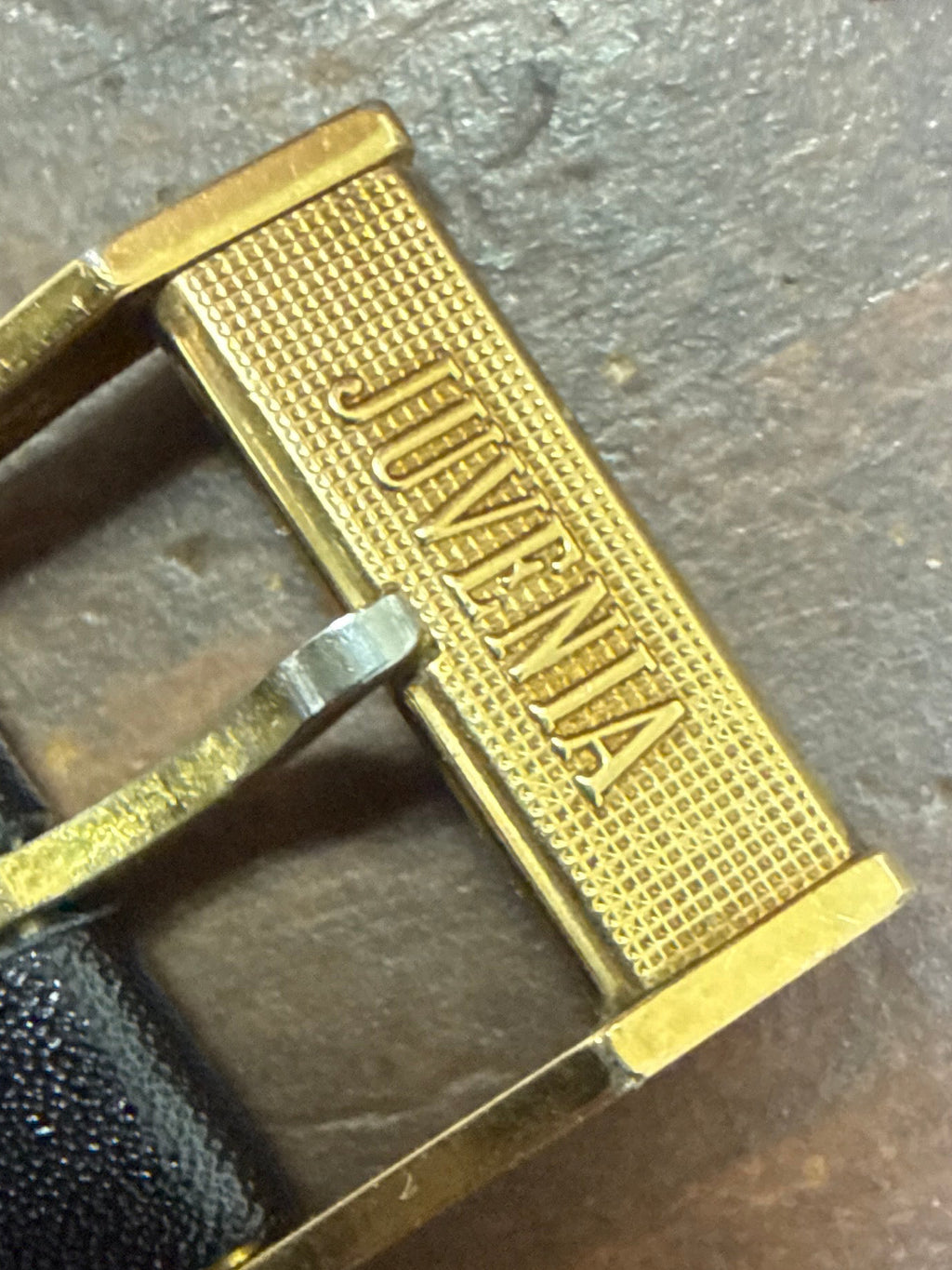 [14K全實黃金] 1950s Vintage Juvenia 尊皇頂級正裝錶｜雙層唱片紋面・金字塔立體字釘・瑞士 ETA 1080 珍珠紋打花名機 (配防磁內蓋)・原廠包金扣
