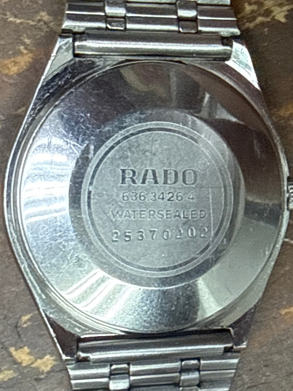 [紅底旋轉錨標] 1970s Vintage RADO Voyager 雷達航行者｜瑞士 ETA 2836 自動雙曆名機・經典六角幾何外殼・中文星期日曆・9.5mm 纖薄貼手・原廠薄身鋼帶 (16cm)