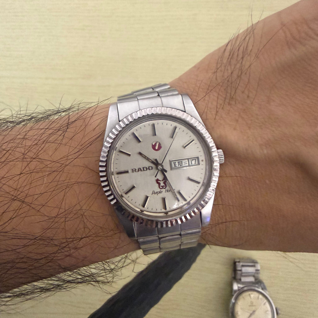 [經典靈動紅錨] Vintage Rado Purple Horse 紫馬雙曆｜高頻 ETA 2878 自動名機 (擺幅 270°+)・經典坑紋狗牙圈・原裝旋轉紅錨・原裝雷達鋼帶