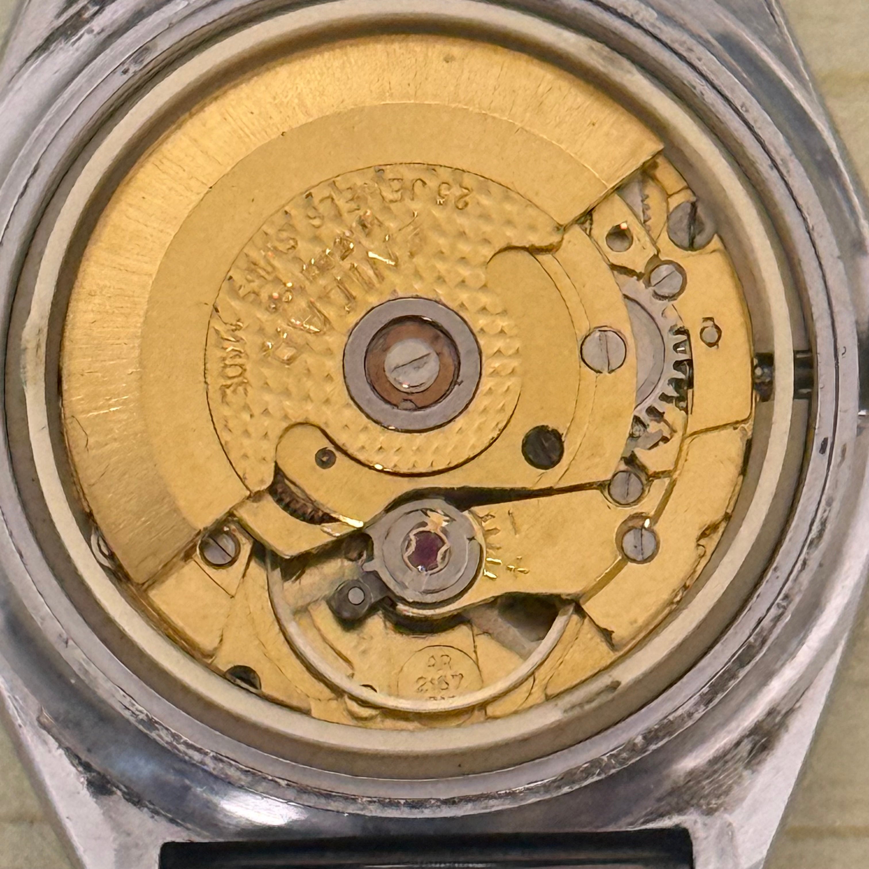 [70年代太空賽車風] Vintage Enicar Star Jewels 太空雙曆｜自家 AR 2167 自動名機 (已抹油保養)・賽車軌道刻度圈・原裝土星鋼帶・立體土星環 Logo