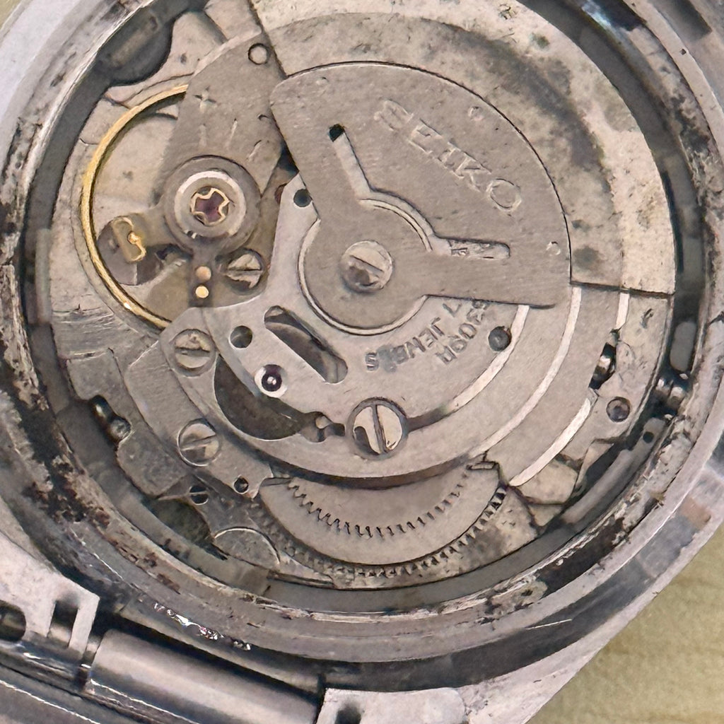 [第二精工舍閃電標] Vintage 1970s Seiko 6309 經典咕臣雙曆｜罕見英倫風直條紋面・日本原裝 Cal. 6309 自動名機・原裝長鋼帶 (手圍18.5cm)