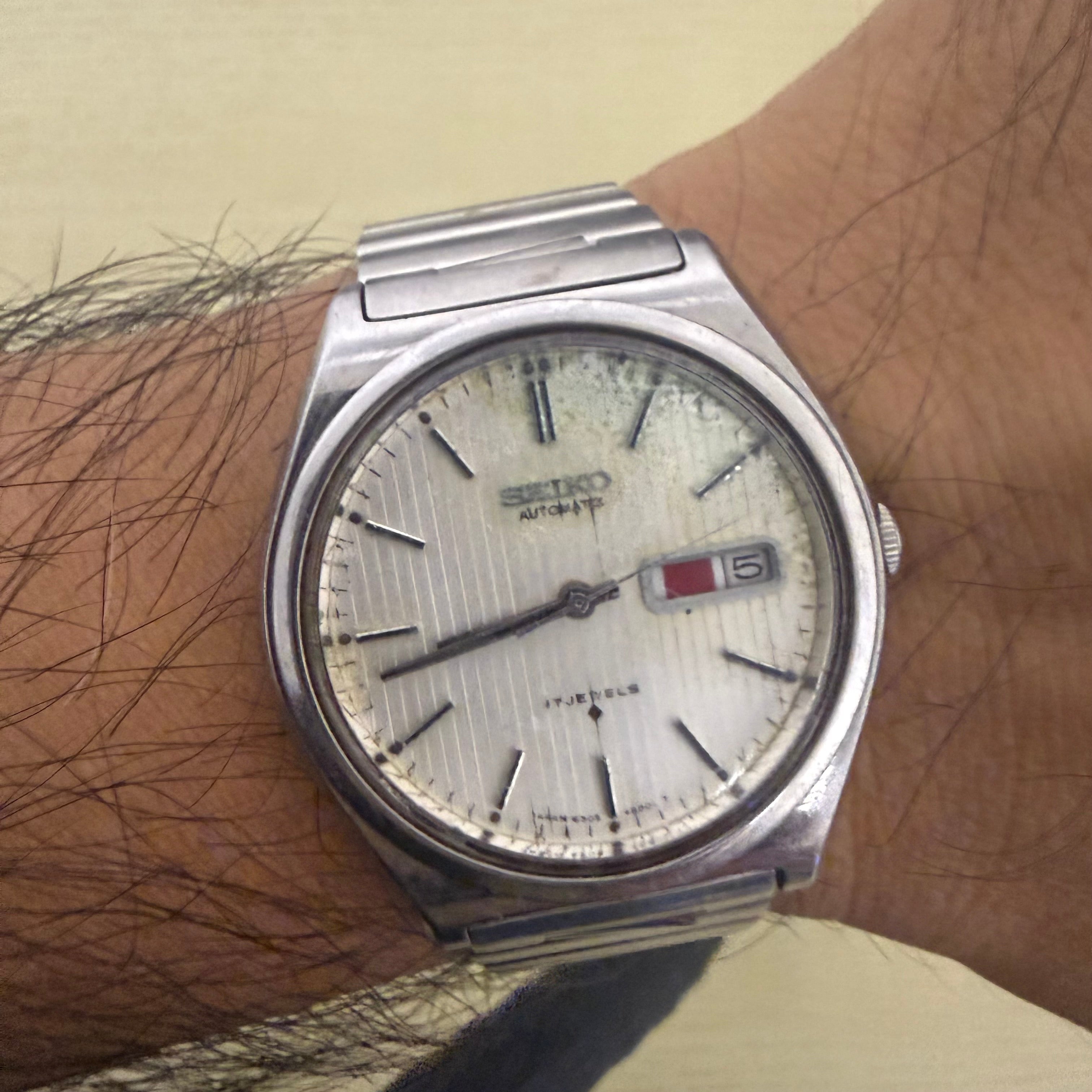 [第二精工舍閃電標] Vintage 1970s Seiko 6309 經典咕臣雙曆｜罕見英倫風直條紋面・日本原裝 Cal. 6309 自動名機・原裝長鋼帶 (手圍18.5cm)