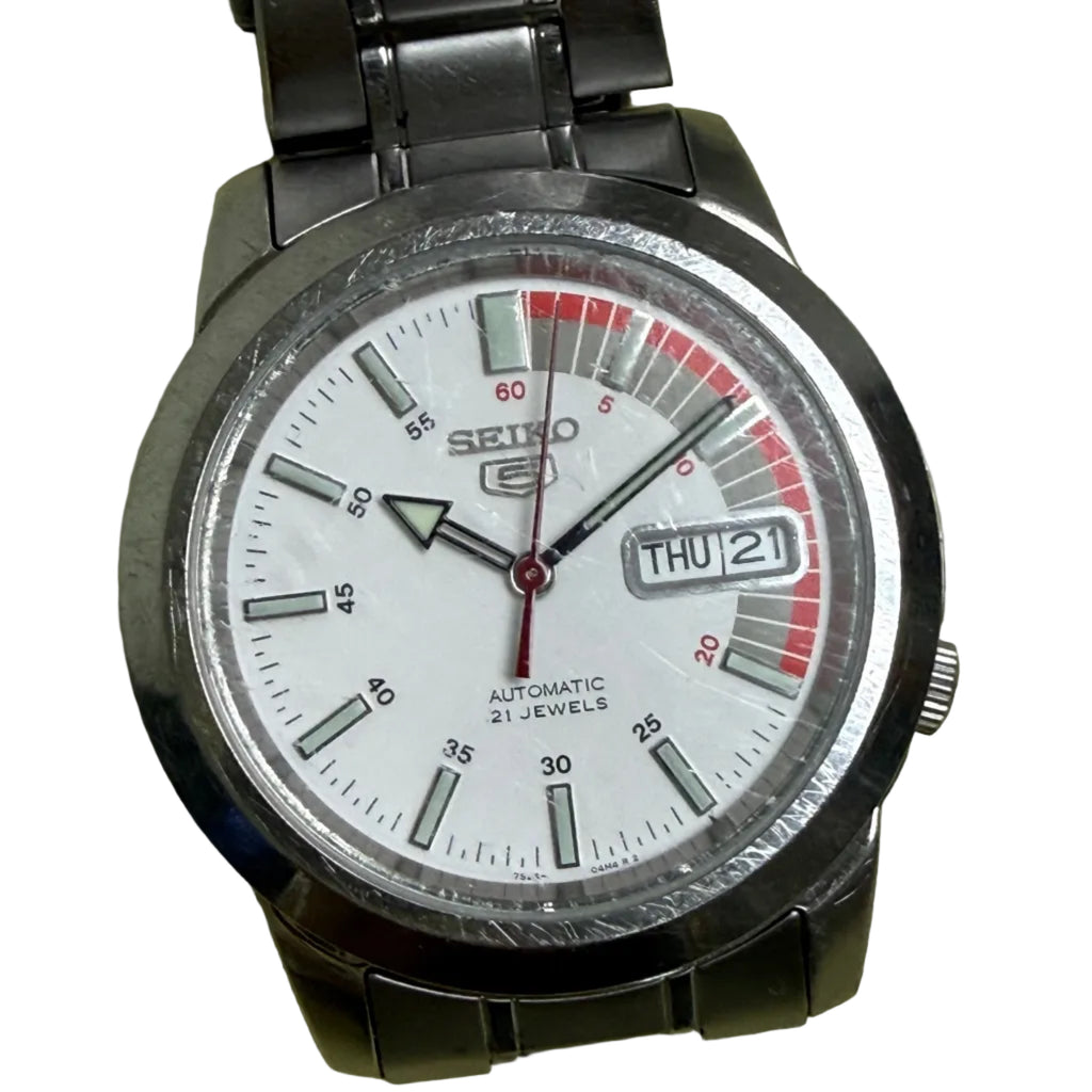 [特色前20分外圈] Seiko 5 經典五號自動雙曆鋼錶 - Cal. 7S26 21石自動機芯 / 純白運動面盤 / 4點位把頭 / 原裝鋼帶 (粗手18.5cm)