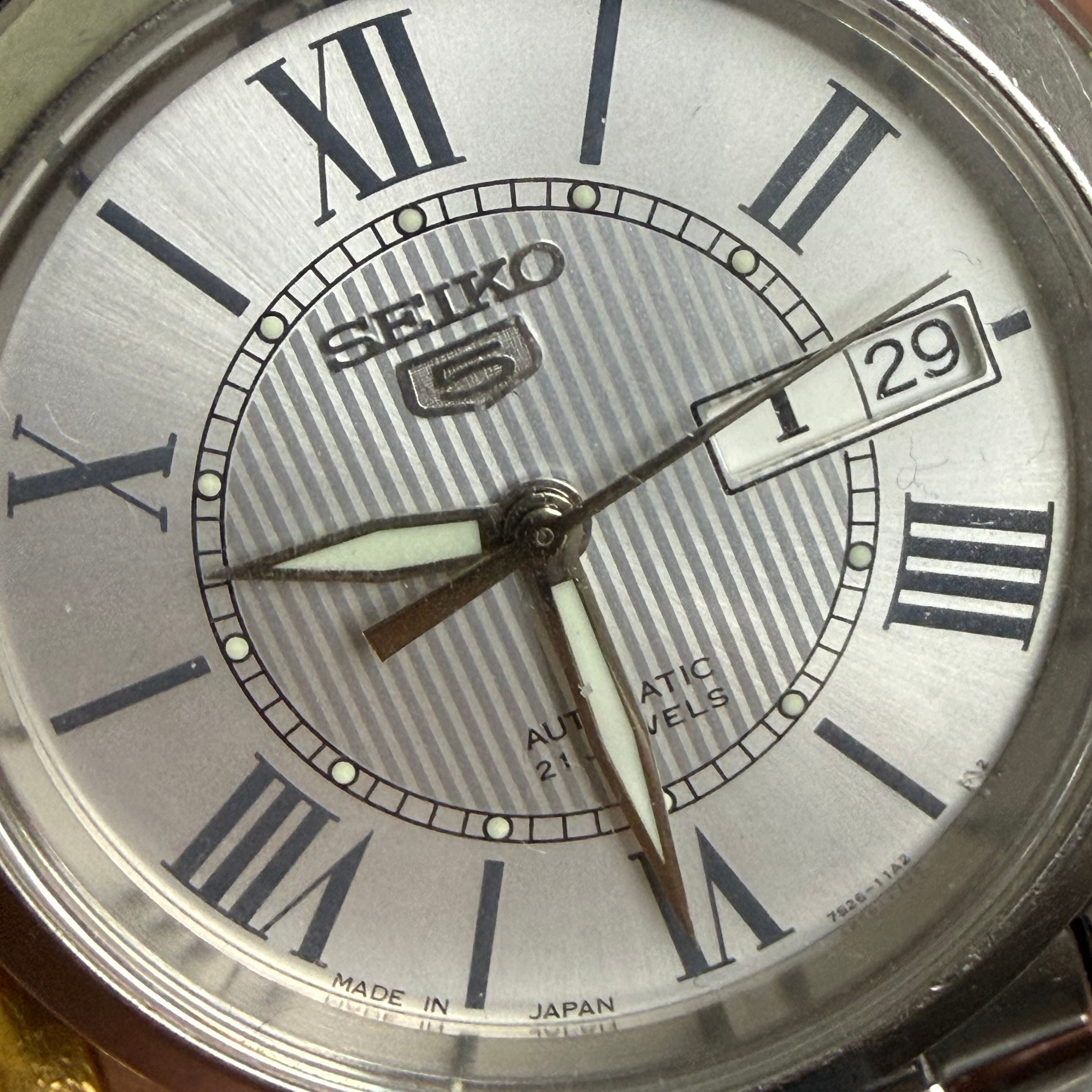 【商品標題 Title】 [Made in Japan] Seiko 5 經典五號自動雙曆鋼錶 - 日本製造 Cal. 7S26 21石名機 / 雙層同心圓面 / 羅馬字時標 / 原裝五珠鋼帶 (16.5cm)