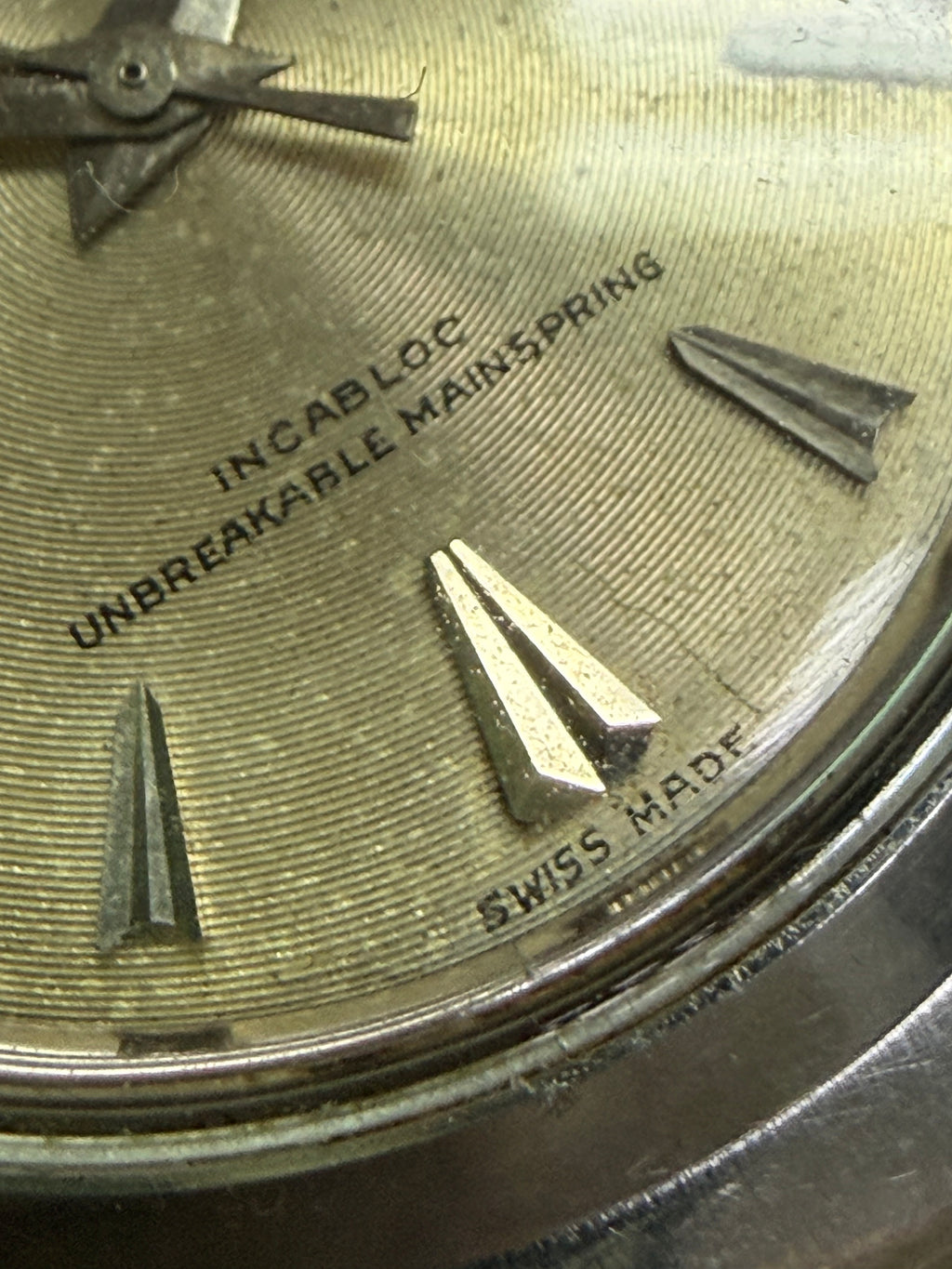 ⁠[松鼠金肚臍・唱片紋面] 1960s 瑞士 Valgine 手動機械錶 - RM母廠同源 / FHF 72 紅鋼芯 / 附 Bulova 五珠鋼帶 17.5cm⁠