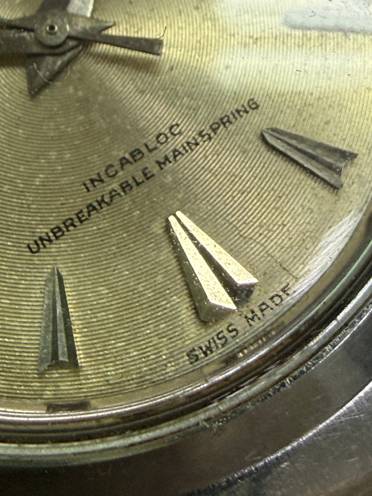 ⁠[松鼠金肚臍・唱片紋面] 1960s 瑞士 Valgine 手動機械錶 - RM母廠同源 / FHF 72 紅鋼芯 / 附 Bulova 五珠鋼帶 17.5cm⁠