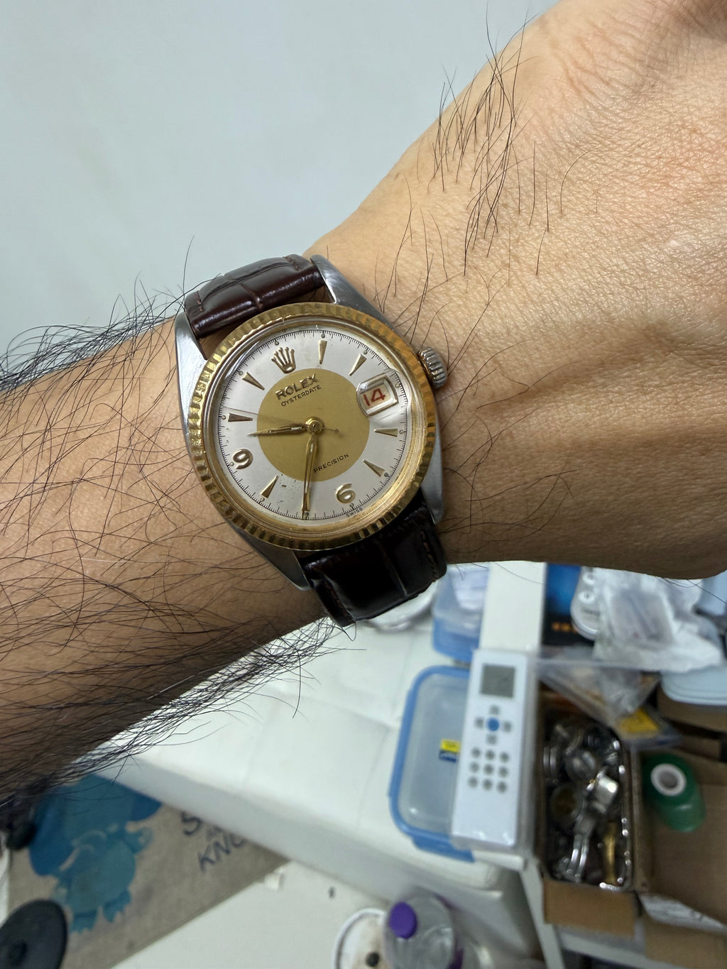 ⁠[已售出 SOLD OUT 典藏] 1956年製 勞力士 Rolex Oysterdate 6494 手動機械錶 - 原裝牛眼面 / 底蓋 IV.56 / 紅黑曆 / Cal. 1210 / 附原裝包金扣 / 已換新放大鏡膠鏡⁠