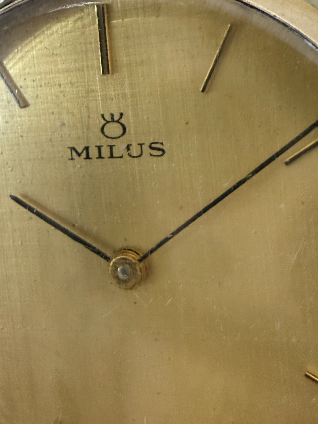 ⁠[極薄7mm・金黃布紋面] 1970s 瑞士美利時 MILUS 超薄手動機械錶 - Peseux Cal. 7040 / 經典鉛筆兩針 / 原裝包金把的 / HK$750⁠