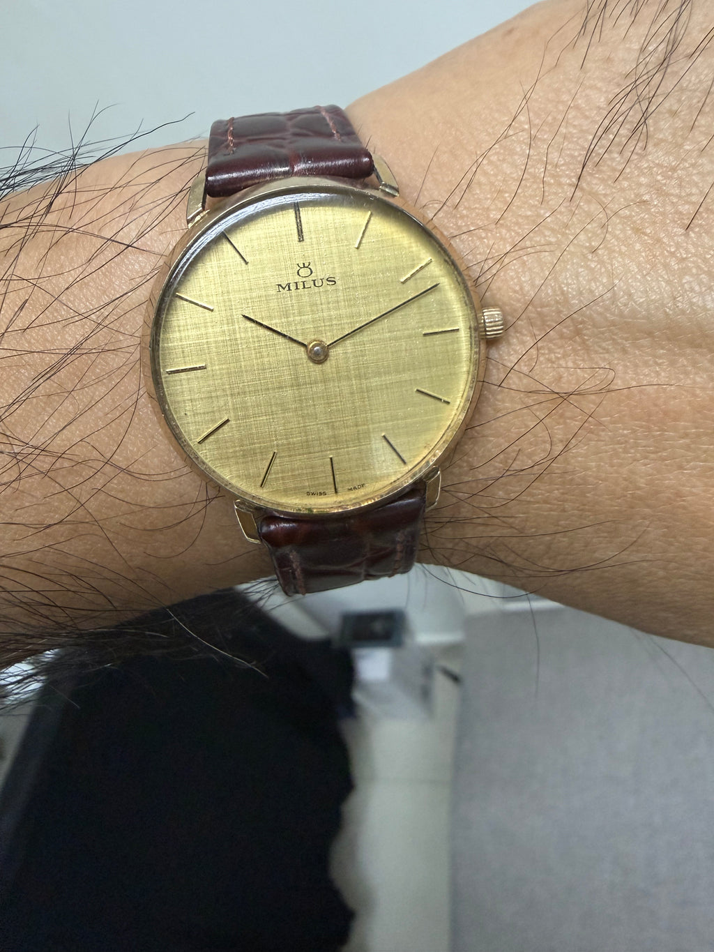 ⁠[極薄7mm・金黃布紋面] 1970s 瑞士美利時 MILUS 超薄手動機械錶 - Peseux Cal. 7040 / 經典鉛筆兩針 / 原裝包金把的 / HK$750⁠