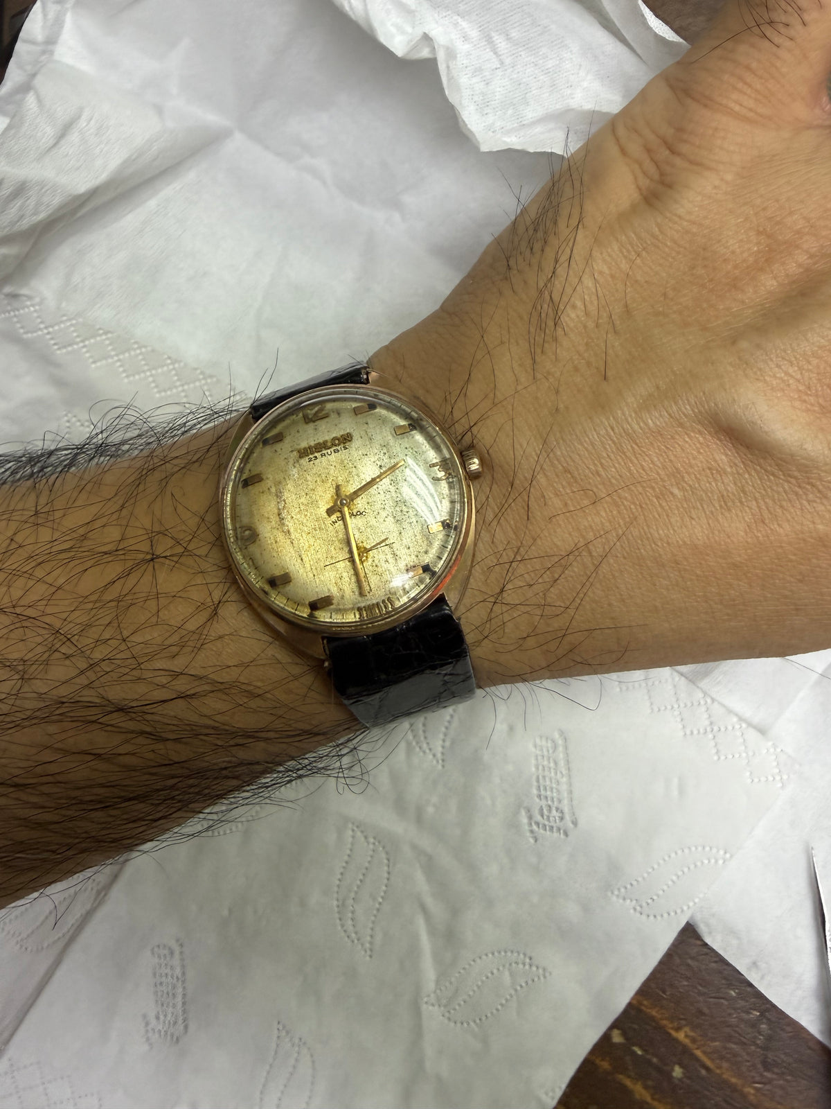 ⁠[70s 瑞士粉金芯・直布紋金面] 瑞士 HISLON 2000 鮑魚枕形小三針手動機械錶 - 23石粉金夾板 (F 4002系) / 包金殼鋼底 / 十字小秒盤 / HK$950