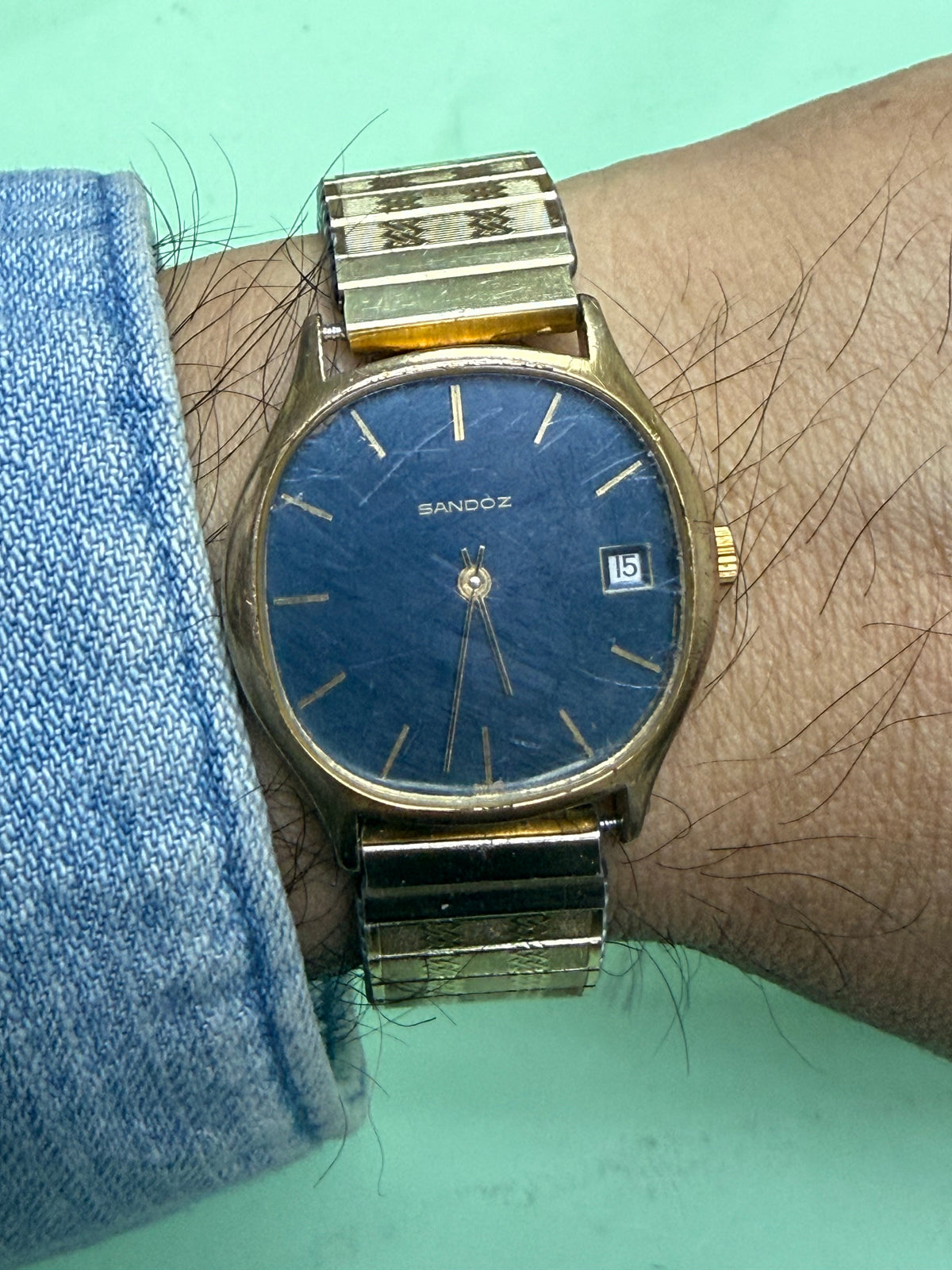 ⁠[午夜藍金・幾何壓花彈弓帶] 1970s Sandoz 瑞士山度士 包金機械錶 深藍面 日曆 復古金錶 31.5mm/lug to lug 36.5mm 厚薄6.5mm⁠