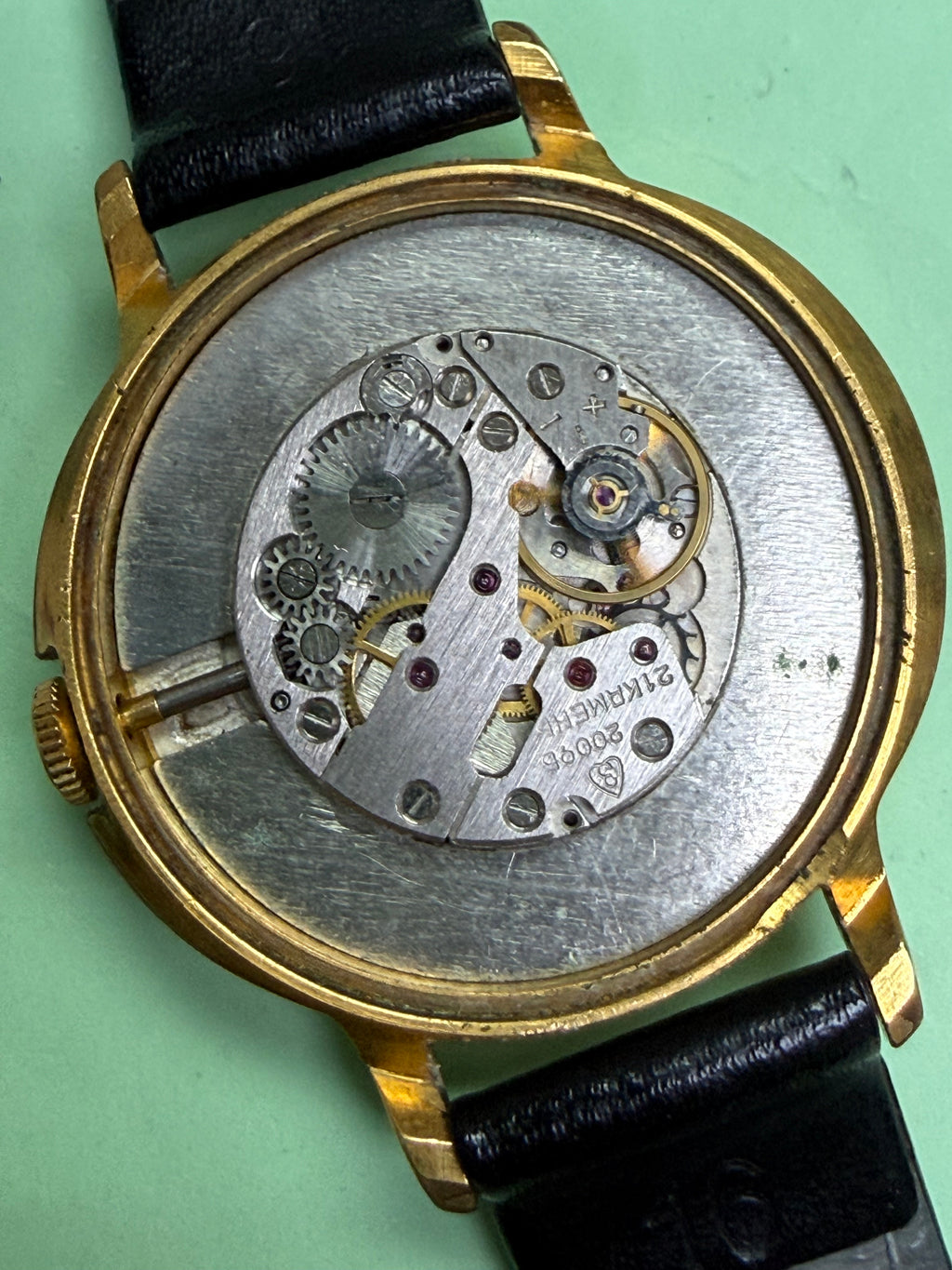 ⁠[蘇聯冷戰老物・太陽光影膠鏡] 蘇聯 Zarya ЗАРЯ 曙光牌 2009.Б 手動機械錶 21石 直布紋面 隱藏護橋 35mm⁠