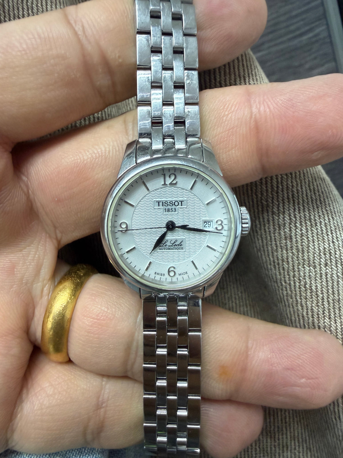 Tissot Le Locle 天梭力洛克 瑞士原廠 ETA 2671 自動機芯 28800快擺 波浪雕花面 實用日曆 淑女正裝錶 瑞士名錶⁠