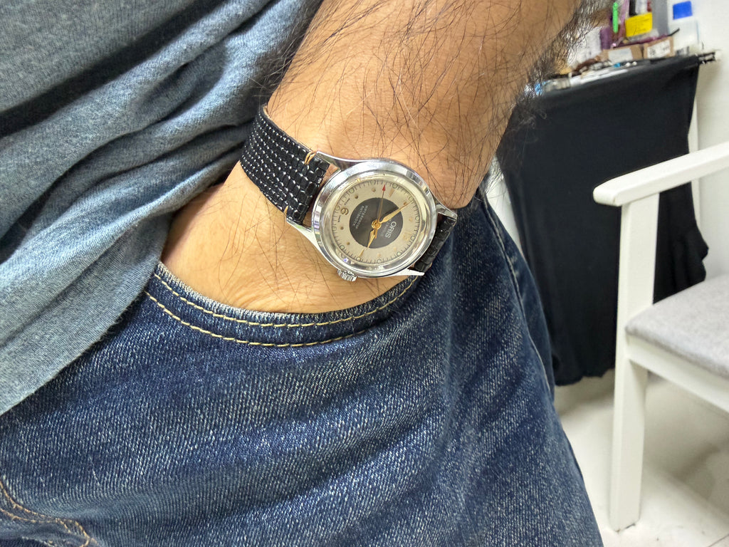 ⁠【雙圈黑膠唱片紋・波浪雕花面】瑞士豪利時 ORIS Ref. 7305 手動上鏈機械腕錶 原廠Cal. 740名芯 箭頭紅秒針 金色柳葉針 29mm⁠