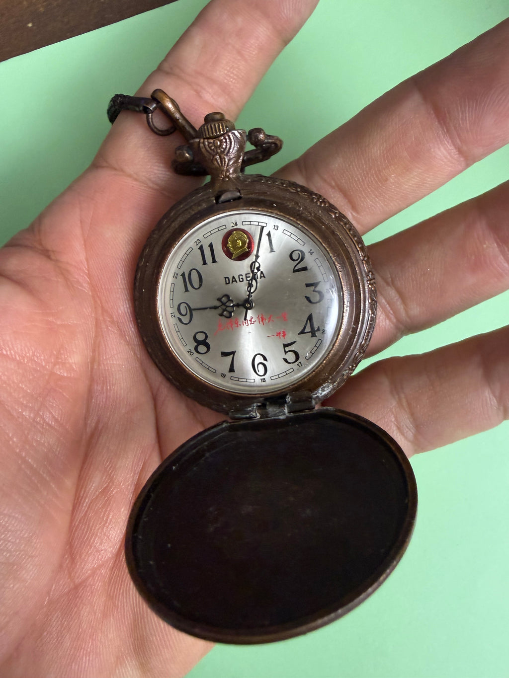 【時代藏品・包洗油秒殺】毛澤東誕辰一百週年紀念 雙蓋獵錶 42mm 手動上鏈懷錶（17鑽機芯／工坊深層保養／附原裝吊鏈）